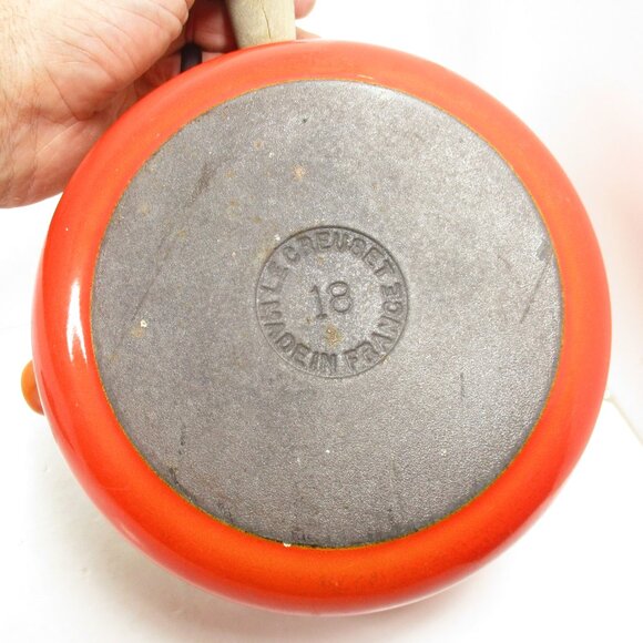 Vintage LE CREUSET Wood-Handle Sauce Pot #18 Orange with Poor Spout France - Picture 8 of 10